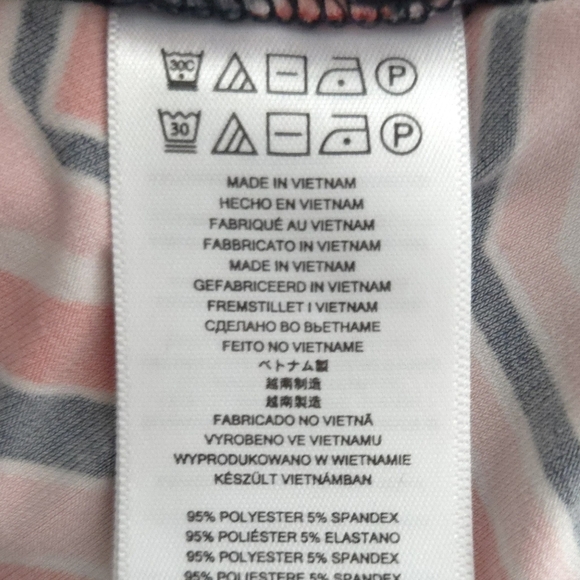 Michael Kors Pink & Blue Diamond Geometric V-Neck Tunic Top- Plus Size - Picture 7 of 7